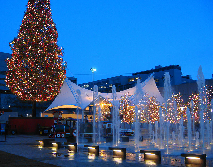 Crown Center Mayors Christmas Tree Photograph by Ellen Tully