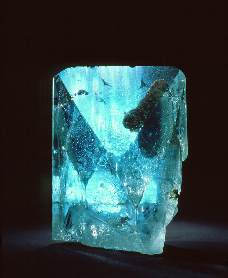 Topaz Photograph - Crystal Of Blue Topaz by Roberto De Gugliemo/science Photo Library