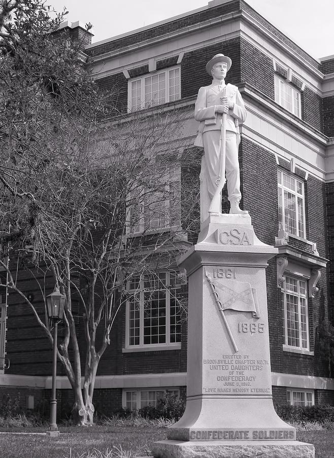 Black And White Photograph - CSA Statue by Warren Thompson