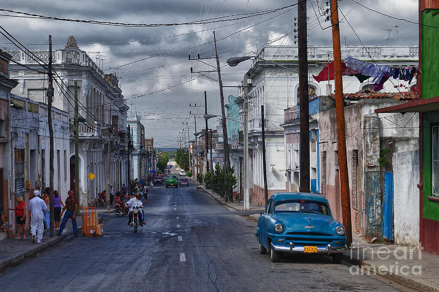 Cuba Traffic Photograph by Juergen Klust