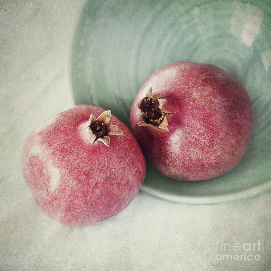 Fruit Photograph - Cuddling by Priska Wettstein