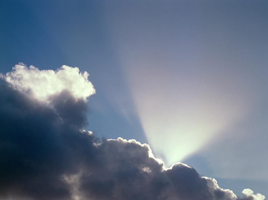 Cumulus Cloud With Sun-rays Photograph by Simon Fraser/science Photo Library