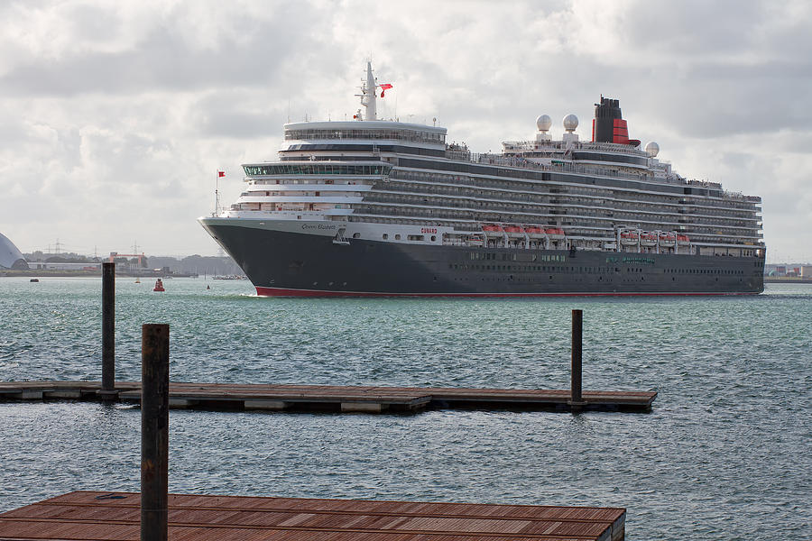 Cunards Queen Elizabeth Photograph by Shirley Mitchell