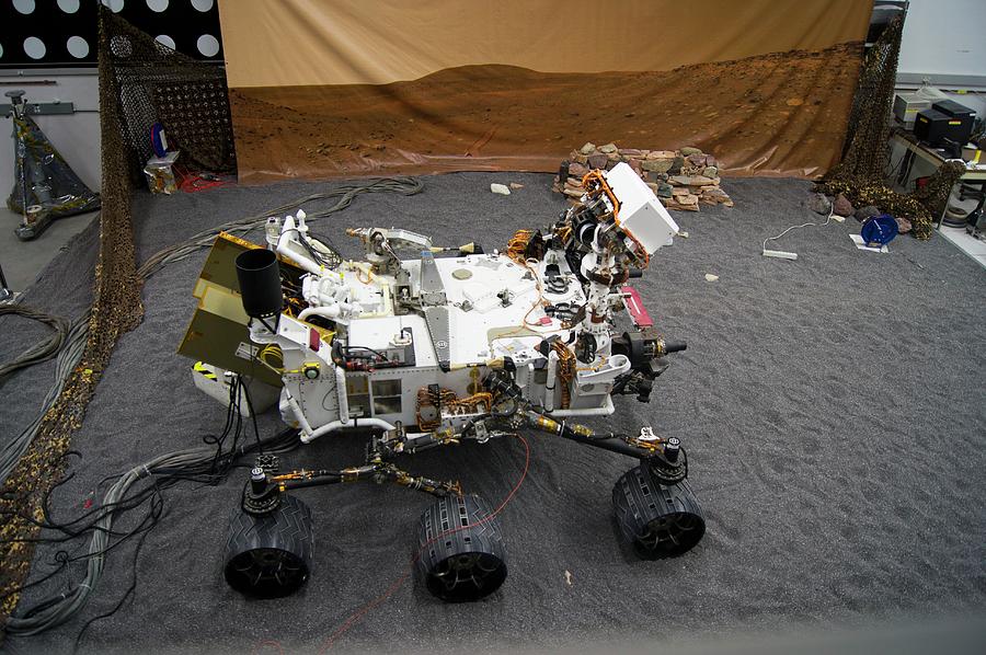 Curiosity Engineering Model At Jpl Photograph by Mark Williamson/science Photo Library