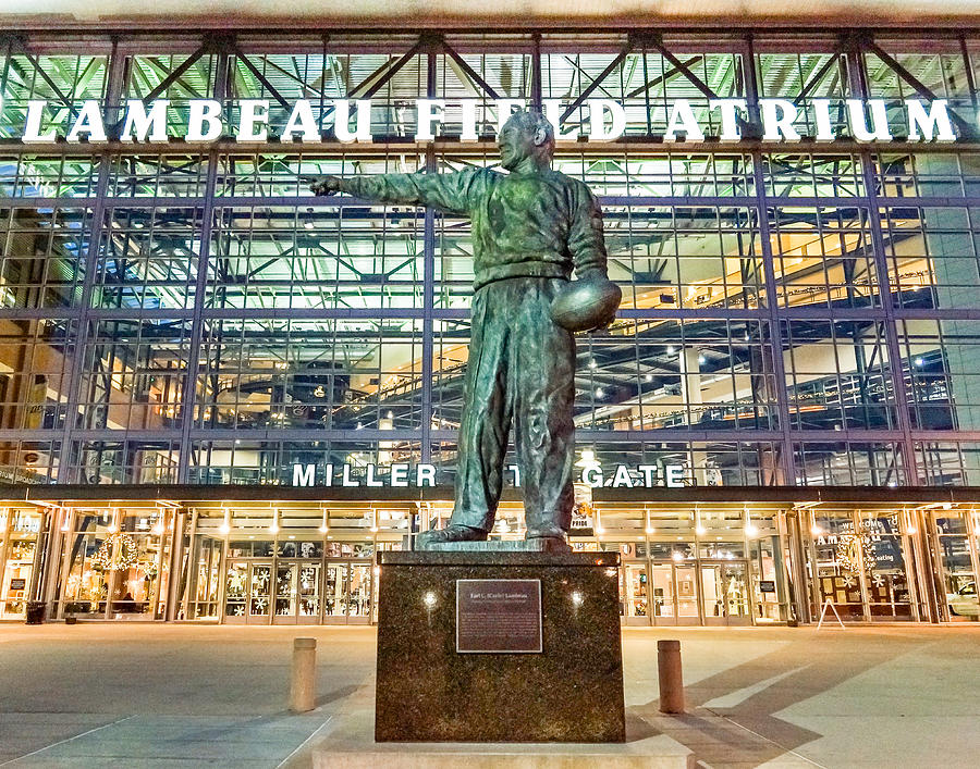 Curly At Lambeau Photograph by Bill Pevlor