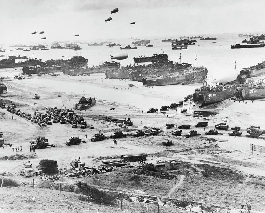 D-day Landings Beachhead Photograph by Library Of Congress