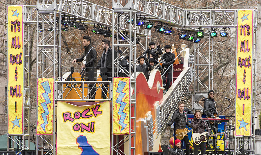 Dan and Shay on Gibson Guitar Float at Macys Thanksgiving Day Parade Photograph by David Oppenheimer
