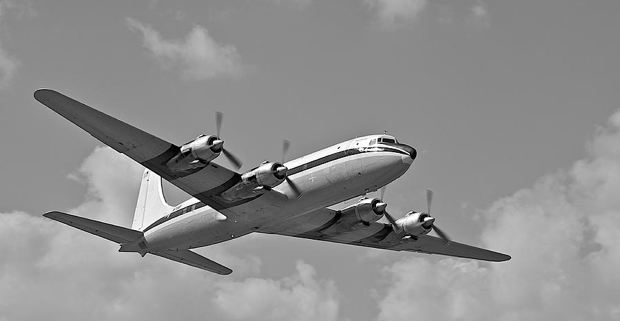 Dc-6 Photograph by William Wetmore