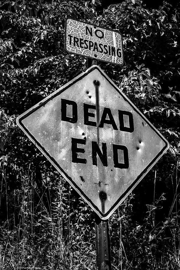 Dead End, Black and White