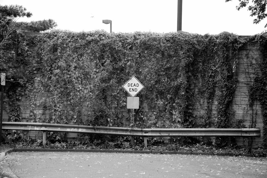 Dead End, Black and White