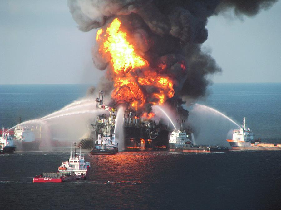 Deepwater Horizon Oil Rig Fire Photograph by U.s Coast Guard/science Photo Library