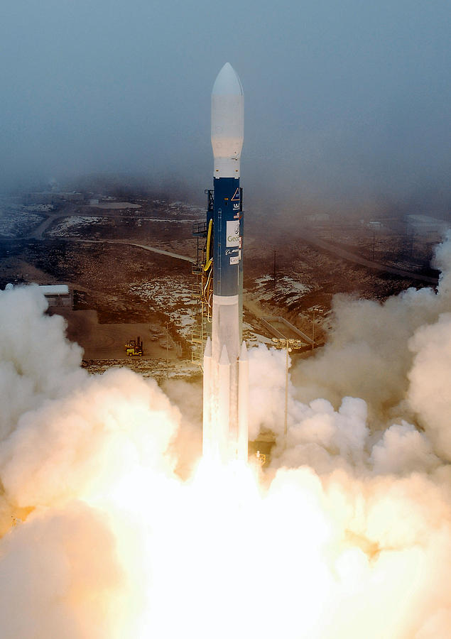 Delta II Rocket Taking Off Photograph by Science Source