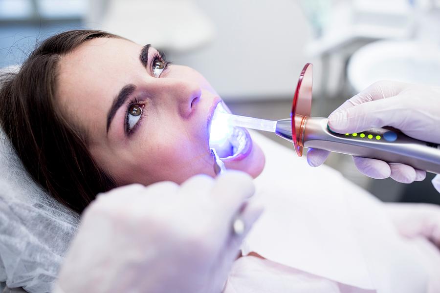 Dentist Using Ultraviolet Light Photograph by Science Photo Library ...