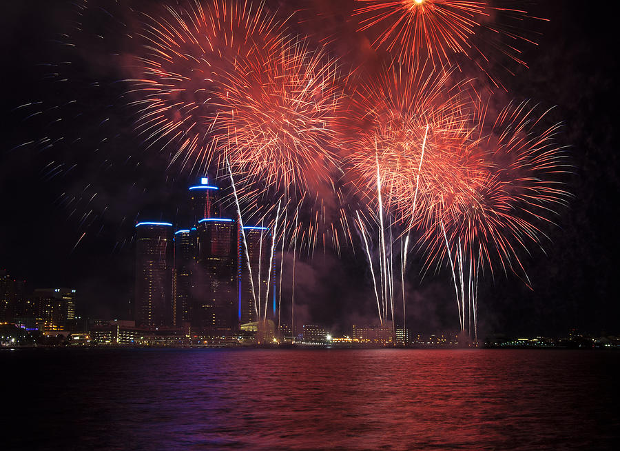 Detroit Photograph - Detroit Area Fireworks 32 by Paul Cannon