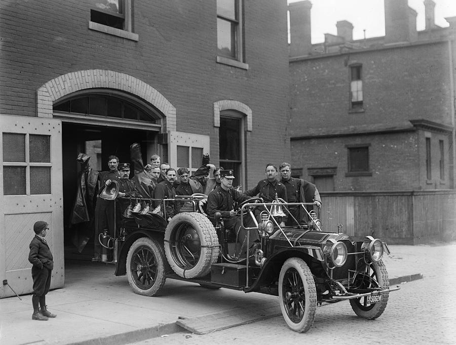 Detroit Firetruck, 1911 Photograph by Granger