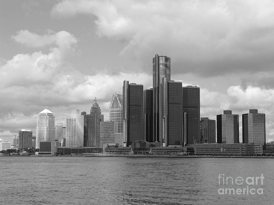 Detroit Photograph - Detroit Skyscape by Ann Horn