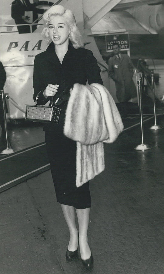 Diana Dor Flies Back To London From Holliday. Photograph by Retro ...