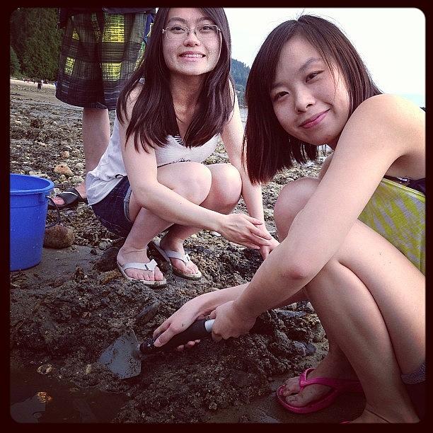 Clams Photograph - Digging Clams #clams @sharewun by Shirly Sham