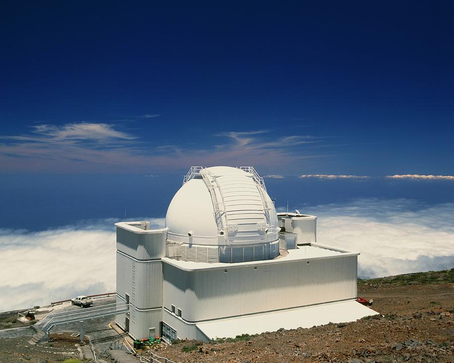 Dome Of The Isaac Newton Telescope Photograph by David Parker/science Photo Library