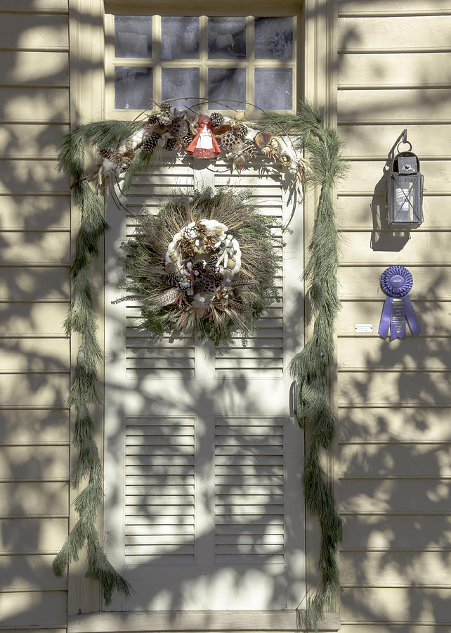 Christmas Photograph - Doors of Williamsburg 14 by Teresa Mucha