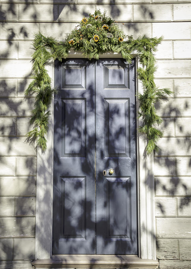 Christmas Photograph - Doors of Williamsburg 15 by Teresa Mucha