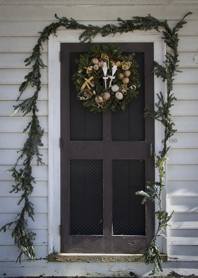 Christmas Photograph - Doors of Williamsburg 20 by Teresa Mucha