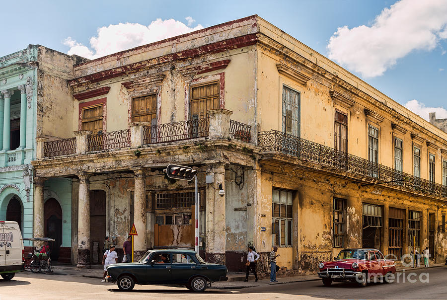 Down On The Corner in Havana - V1 Photograph by Les Palenik