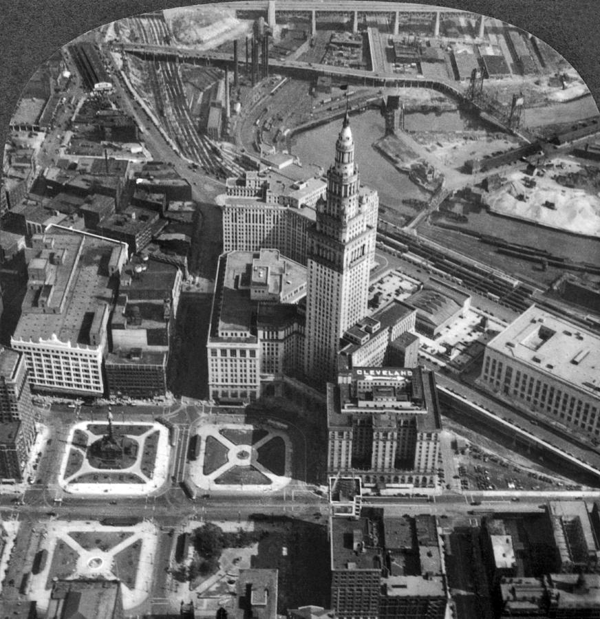Downtown Cleveland In 1929 Photograph by Underwood Archives