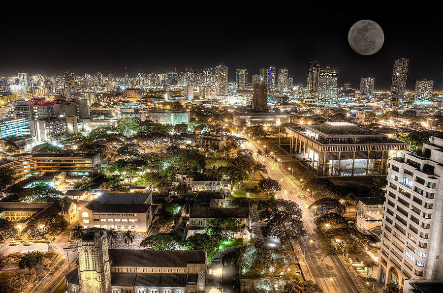 Downtown Honolulu moonrise Photograph by Tin Lung Chao