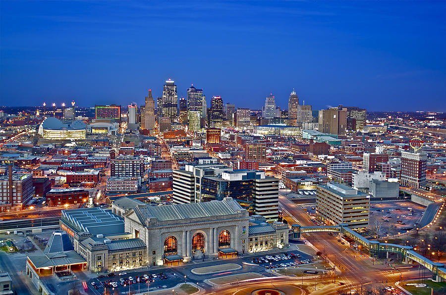 Downtown Kansas City Skyline - Twilight Photograph By Devin Botkins 