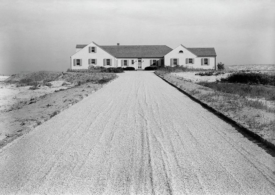 Dr. Robert Boggs House In Southampton Photograph by Tom Leonard