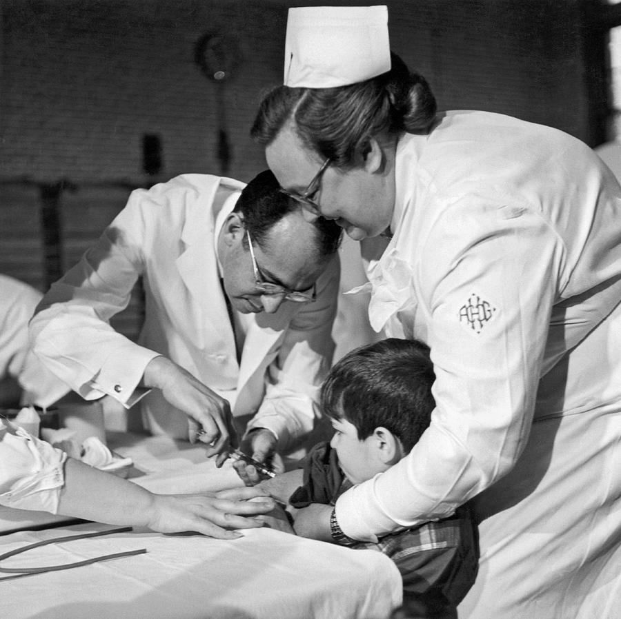 Pittsburgh Photograph - Dr.Jonas Salk Giving Vaccine by Underwood Archives
