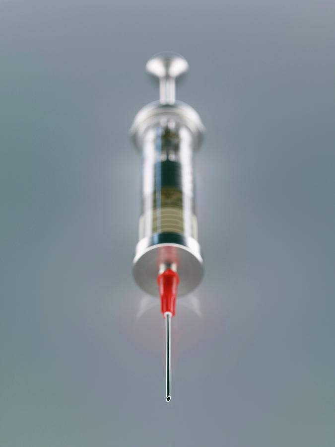 Drug-filled Syringe Photograph by Patrick Llewelyn-davies/science Photo Library