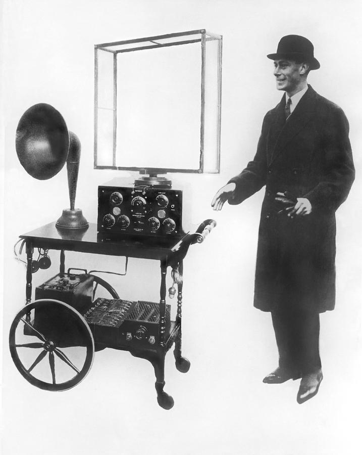 London Photograph - Duke & Duchess Portable Radio by Underwood Archives