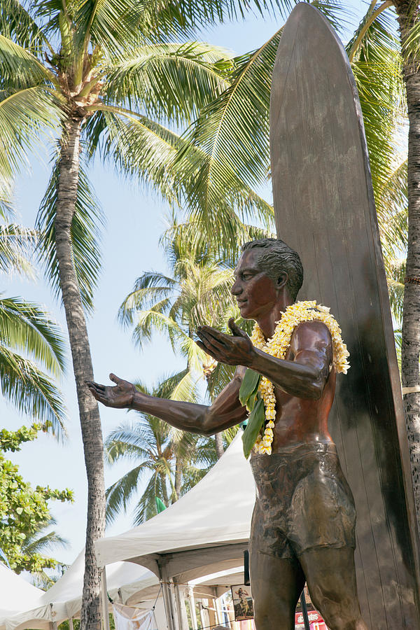 Duke Kahanamoku Statue Photograph by Brandon Tabiolo