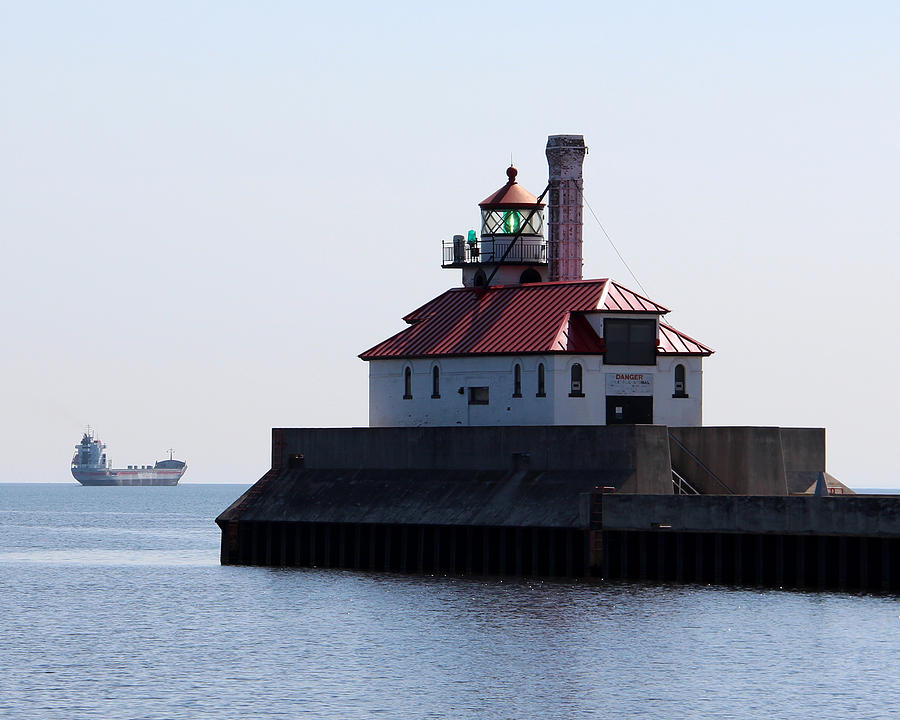 Duluth Harbor South Breakwater Lighthouse Photograph by George Jones