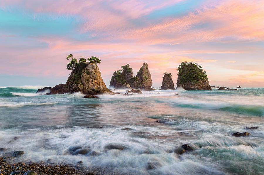 Dusk Waves On Minokakeiwa by Tommy Tsutsui