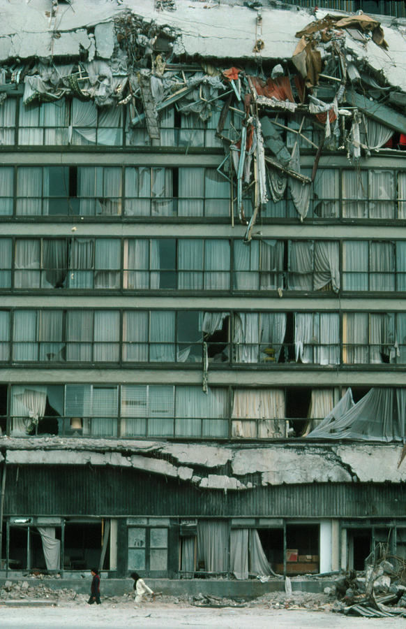 Earthquake Damage To Building In Mexico City Photograph by Peter Menzel/science Photo Library
