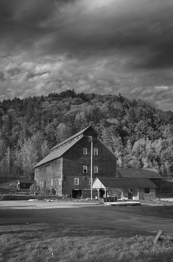 East Monitor Barn   7D09228 Photograph by Guy Whiteley