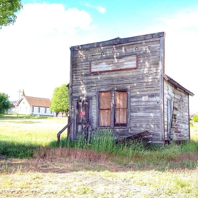 Abandoned Photograph - Eastern Oregon Road Trip An Old Shop by Blenda Studio