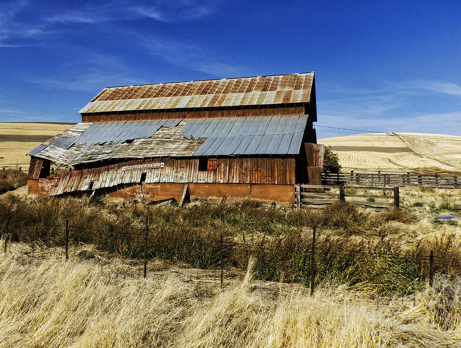 Washington Photograph - Eastern Washington Barn by Ron Roberts