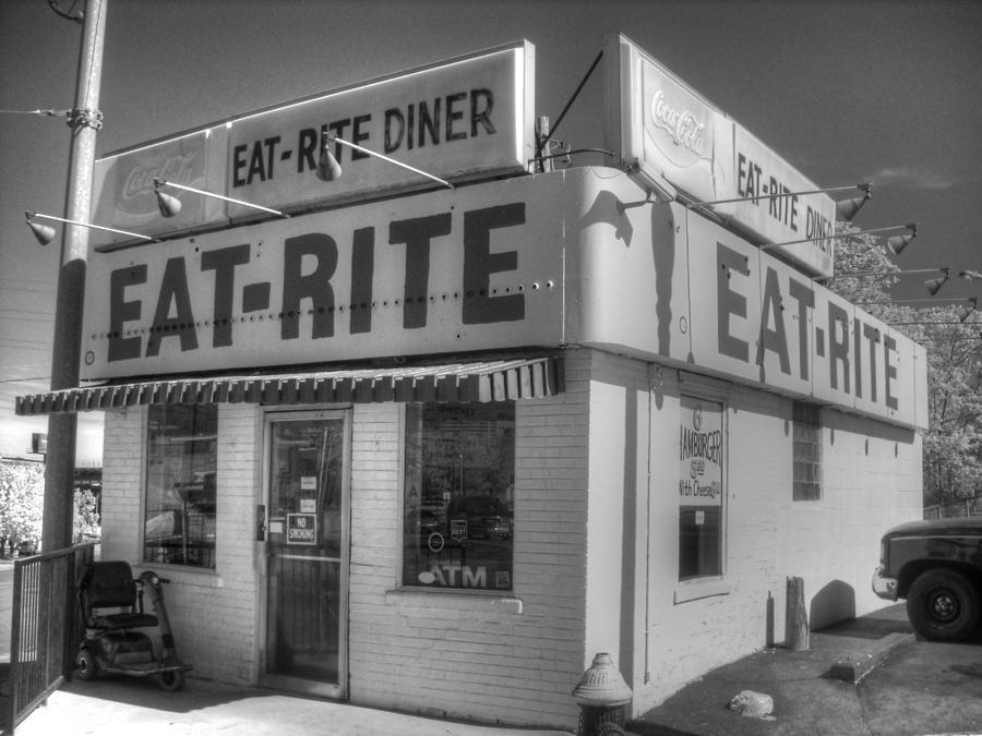 Food And Beverage Photograph - Eat Rite Diner by Jane Linders