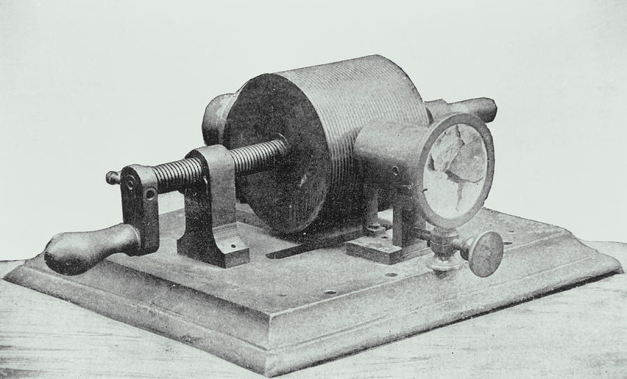 Edisons First Cylindrical Phonograph. Photograph by Science Photo Library