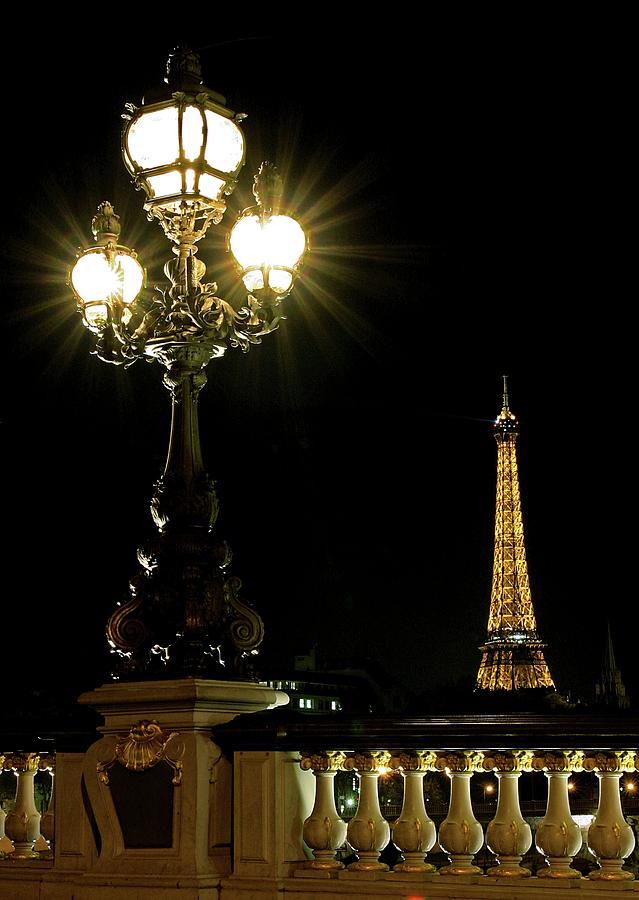 Eiffel Tower Photograph - Eiffel Tower by Babak Tafreshi/science Photo Library Eiffel Tower Photograph - Eiffel Tower by Babak Tafreshi/science Photo Library