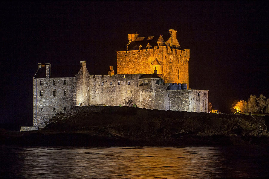 Castle Photograph - Eilean Donan Castle at night by Derek Beattie