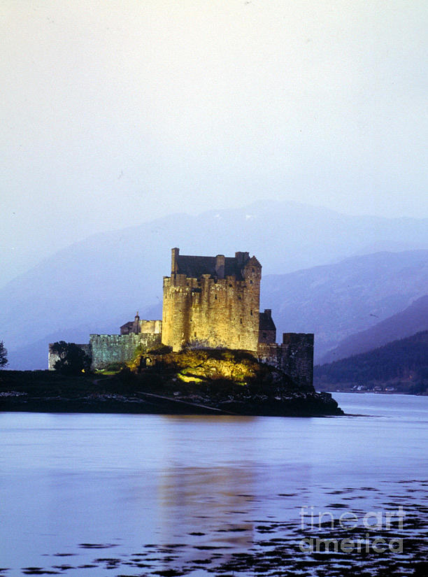 Eilean Donan Castle On The Loch Duich Photograph by Rafael Macia