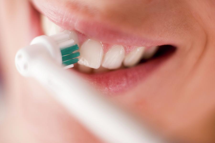 Electric Toothbrush Photograph by Ian Hooton/science Photo Library