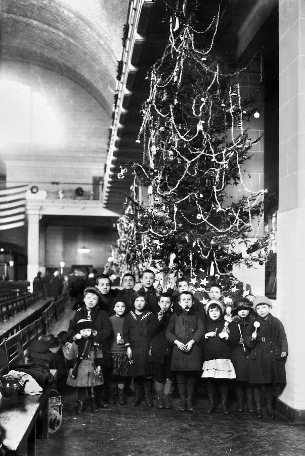 Ellis Island: Christmas, 1920 Photograph by Granger