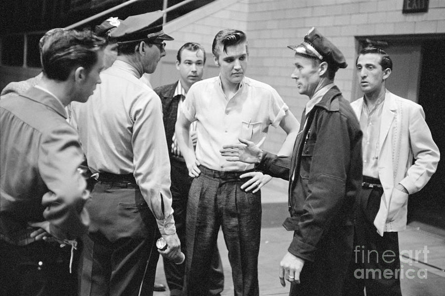 Elvis Presley Photograph - Elvis Presley speaking with police officers in 1956 by The Harrington Collection