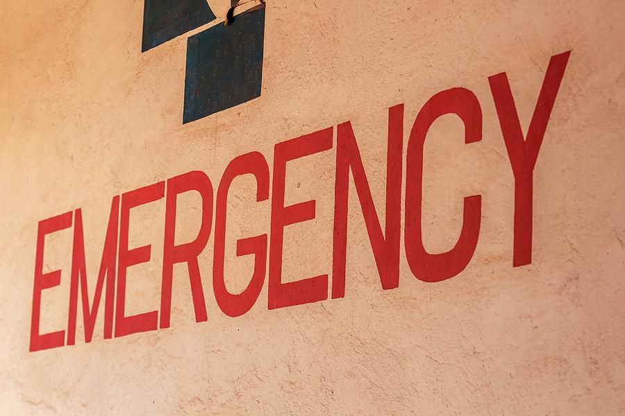 Sign Photograph - Emergency Hospital Sign by Mauro Fermariello/science Photo Library